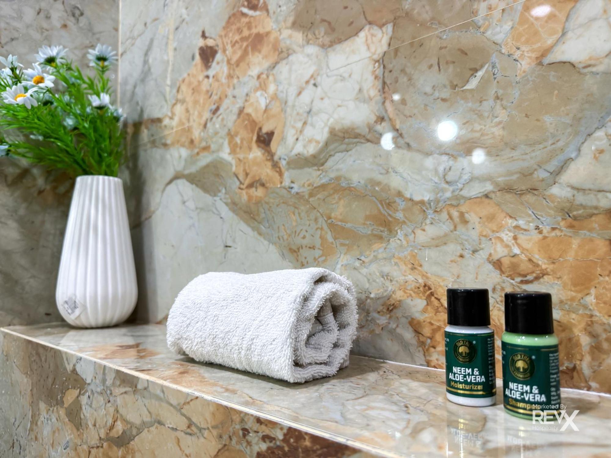 Guru Sadan A Luxe Stay Ayodhya Ngoại thất bức ảnh