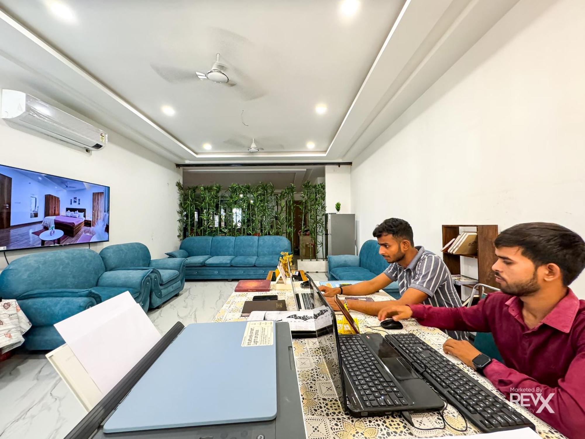 Guru Sadan A Luxe Stay Ayodhya Ngoại thất bức ảnh