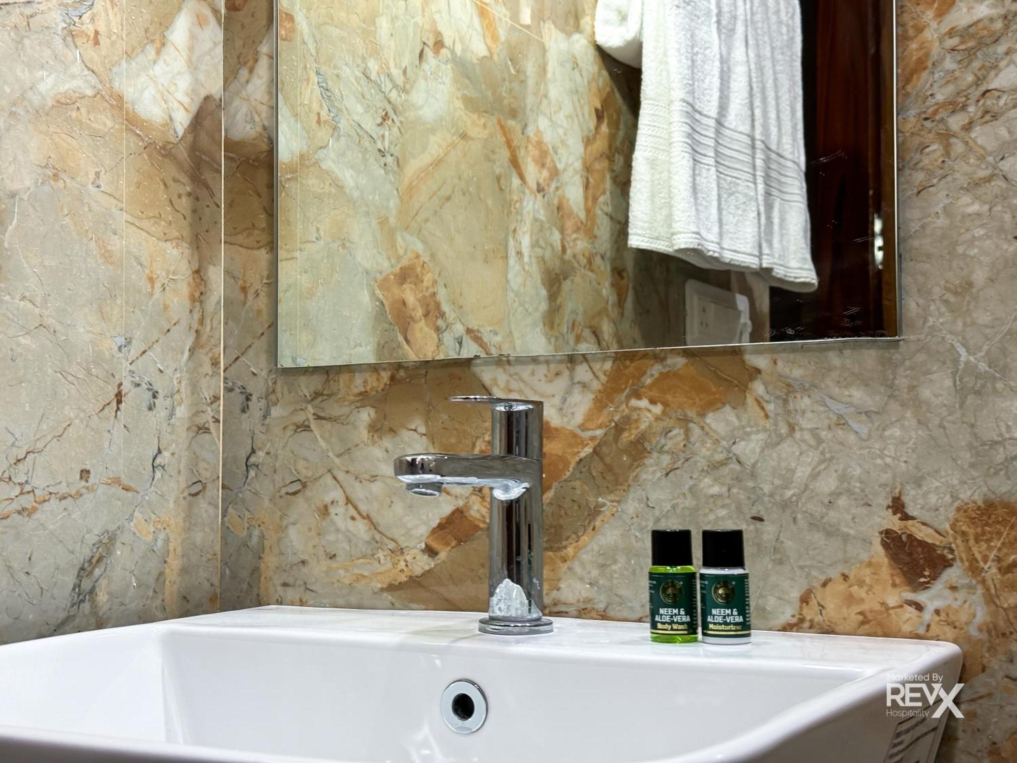 Guru Sadan A Luxe Stay Ayodhya Ngoại thất bức ảnh